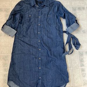 Banana Republic Chambray Button Front Dress Shirt Tail Hem